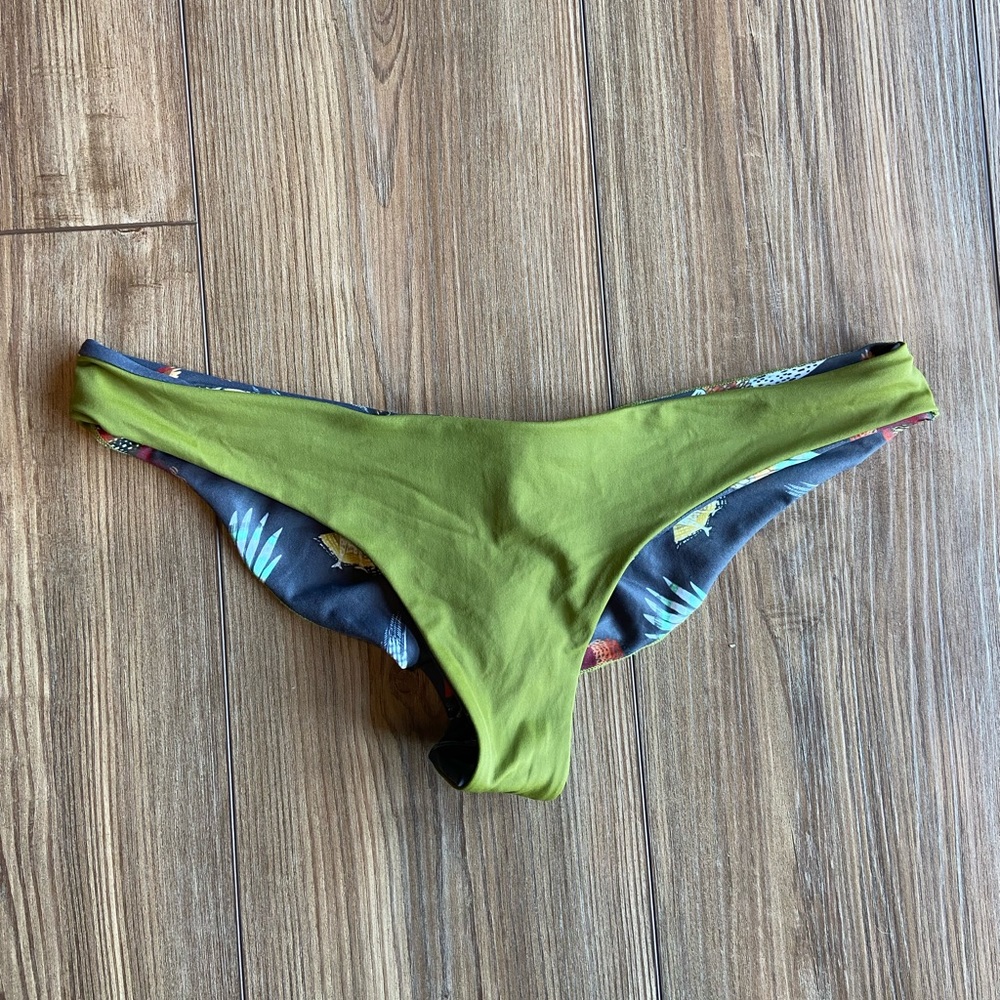 Reversible Kiki bottoms in Hopper green/raptor